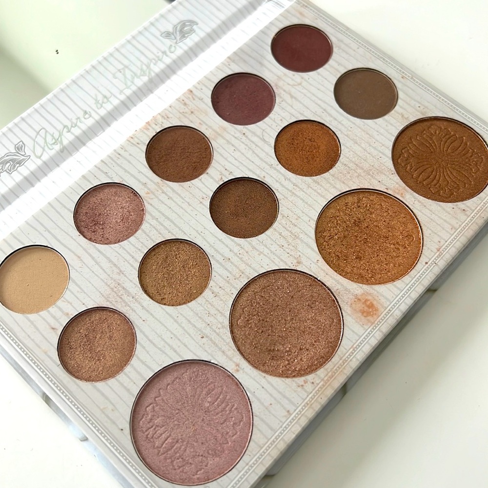 BH Cosmetics Carli Bybel eyeshadow & highlight palette